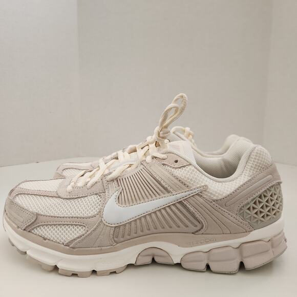 Nike Mens Zoom Vomero 5 Shoes US 9 main image 8